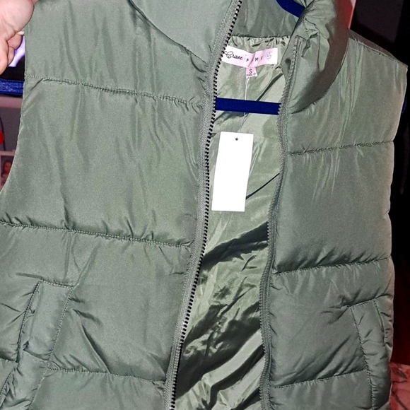 Crave Fame Jackets & Blazers - Craves Fame Puffer Vest Olive Green. Size Small NEW